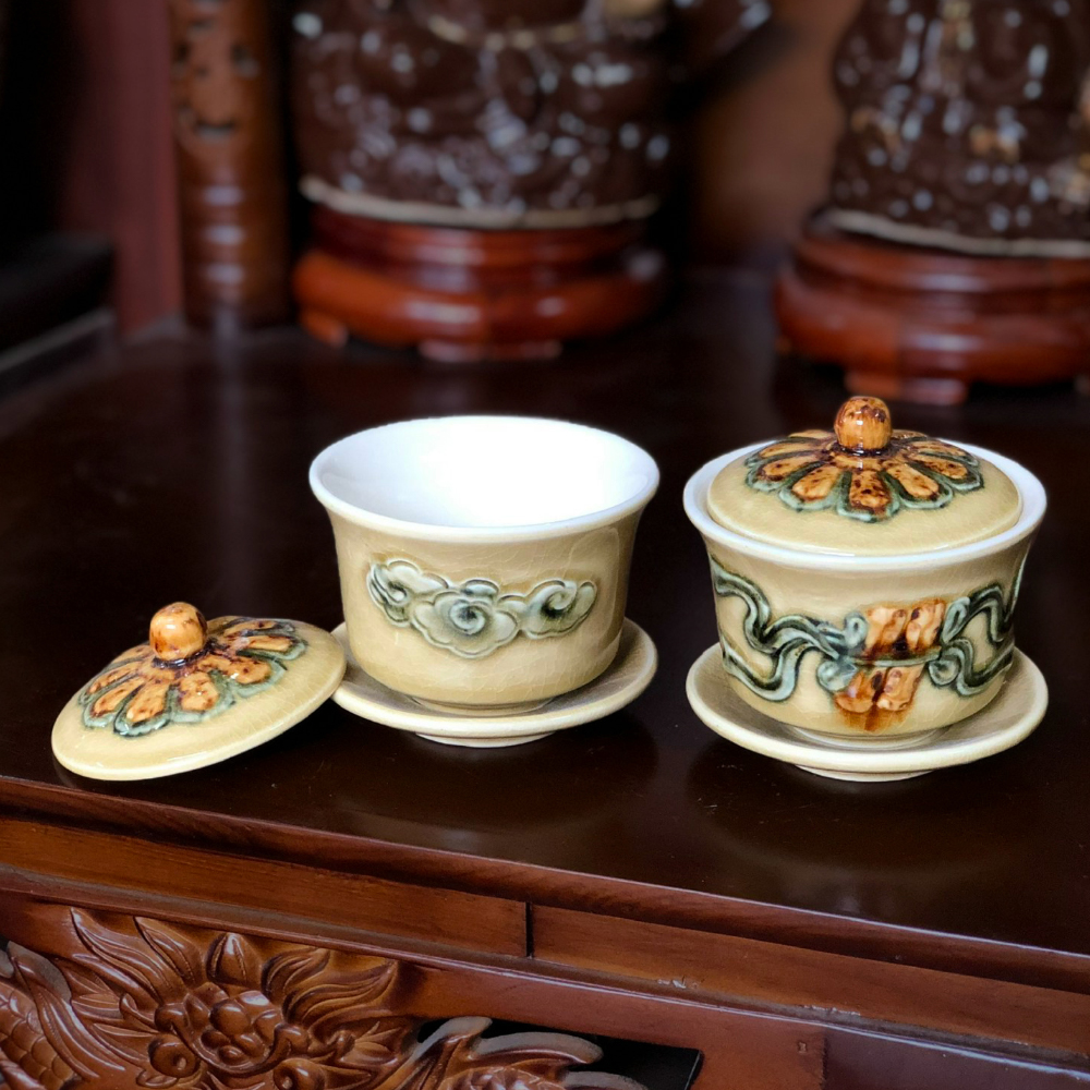 Bát sâm thờ cúng men rạn bóng vàng đắp nổi