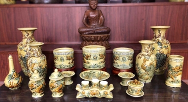 Đồ thờ đắp nổi men sứ Rạn Bóng Vàng